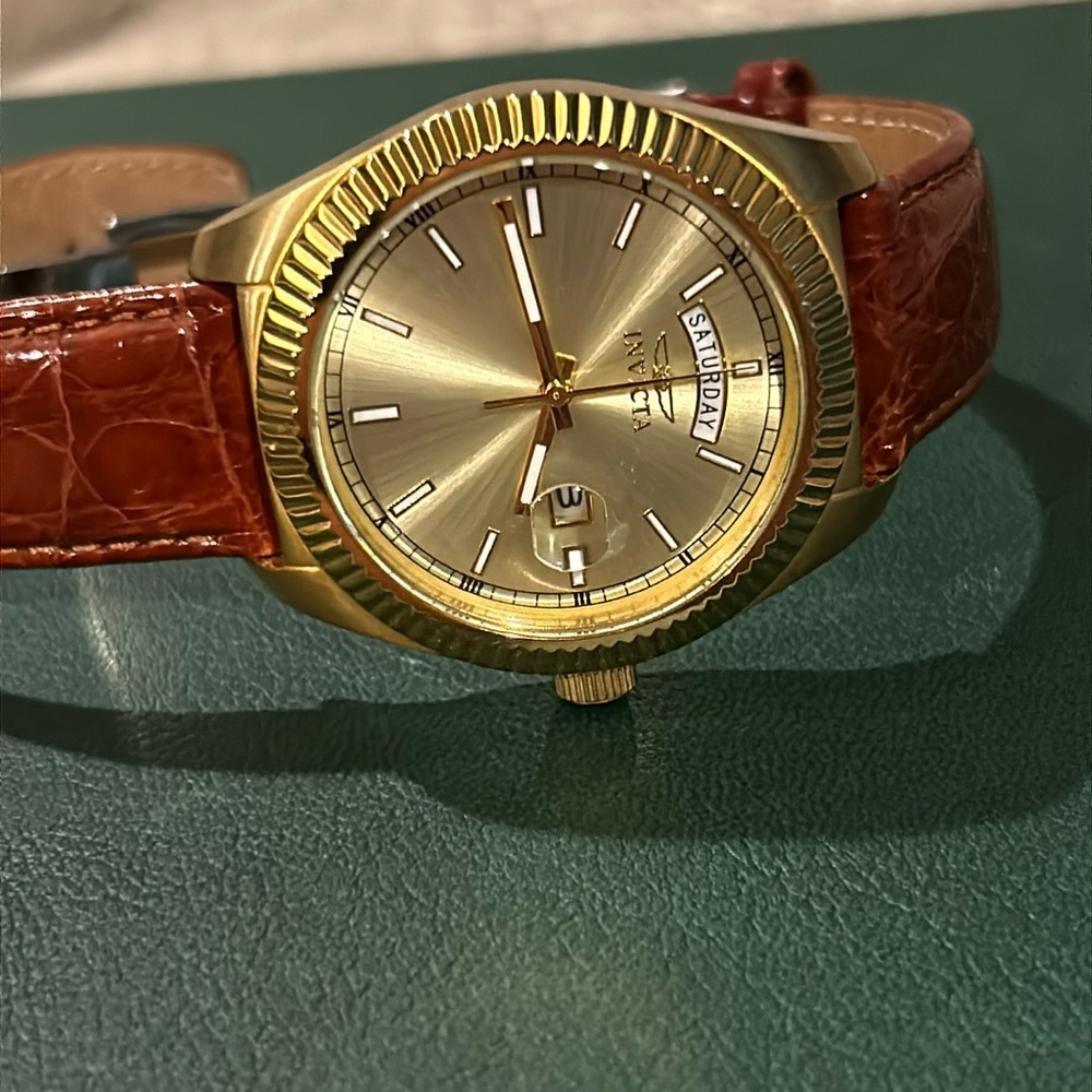 Invicta “angel”. Gold. Needs battery.